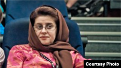 کتایون شهابی،‌ تهیه‌کننده، روز چهارشنبه به همراه مهران زینت‌فر از زندان اوین آزاد شد