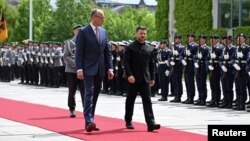 German Chancellor Friedrich Merz walks with Ukrainian President Volodymyr Zelenskiy at the Chancellery in Berlin on May 28.