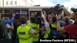 За повідомленнями, серед затриманих є випадкові перехожі