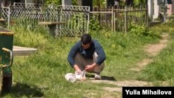 Чоловіків знайшли на кладовищі ще 4 червня, а 8 червня їх відвідав регіональний представник омбудсмена (фото ілюстративне)