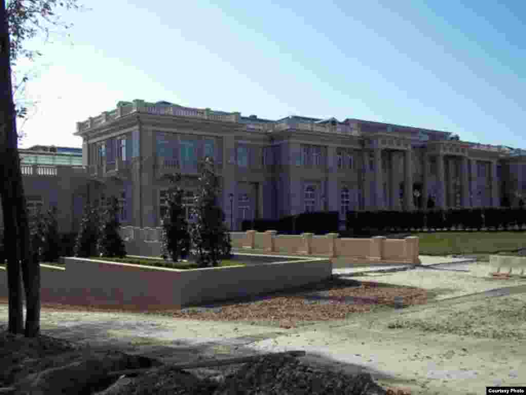 Фотографії ймовірного «палацу Путіна» у Прасковеївці на Чорному морі