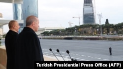 Ильхам Алиев и Реджеп Тайип Эрдоган на параде в Баку