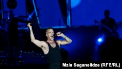 Роббі Вільямс 11 червня повідомив, що виступатиме на церемонії відкриття чемпіонату світу з футболу в Росії