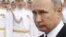 Владимир Путин на параде в Петербурге 