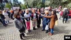 Претставници на здружението ХЕМА-ОНКО на Розов пикник во Скопје во чест на жените со рак на дојка, 4 октомври 2025 г.