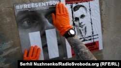 Нагороду за Олега Сенцова, який все ще перебуває у російській тюрмі, прийняла його сестра