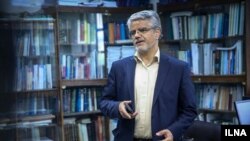 محمود صادقی نوشته که پیگیری‌های وی به منظور شناسایی مرجع صدور بازداشت مدیران تلگرامی تاکنون بی‌نتیجه مانده است.