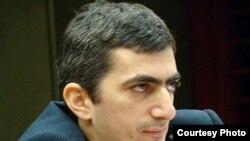 За что пострадал Эрнест Варданян - пока остается неясным.