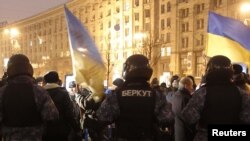 «Беркут» зніс наметове містечко підприємців, які протестували проти ухвалення Податкового кодексу, Київ, 3 грудня 2011 року