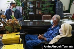 Iranian director Babak Khorramdin's parents during their interrogation by police in Tehran (photo blurred by Tasnim)
