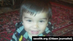 2-летний Назирбой Нематуллаев, которого по ошибке признали мертвым и отправили в морг.