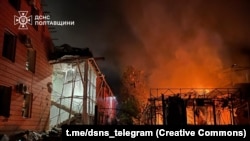 Clădiri avariate și în flăcări după un atac asupra orașului Kremenchuk/Ucraina, pe 6 iunie