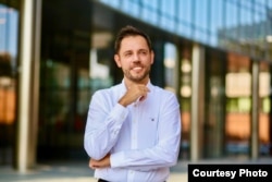 Давід Денерт – юрист