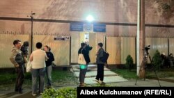 Журналисттер УКМКнын Бишкек шаардык башкармалыгынын жанында турушат, 28-май, 2025-жыл