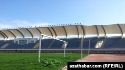 Abadanyň stadiony boş durýar