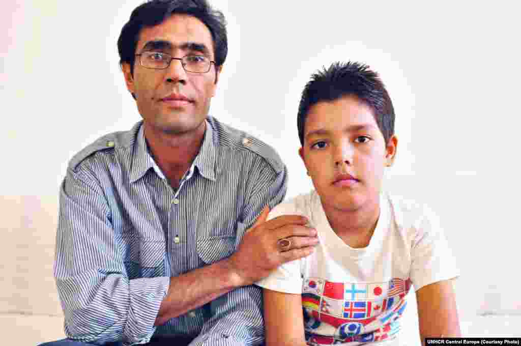 Сайед талиптерден туткундан бошонгондон кийин Ооганстандан кеткен. Ал өз мекенинен Венгрияга ала келген асыл буюм - энеси берген көздүү шакек. &quot;Шакек энемди эсиме салып турат&quot;, дейт Сайед. 