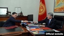 Абдиль Сегизбаев и Алмазбек Атамбаев. Ноябрь 2016 года. 