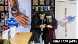 یک فروشگاه تلفن همراه در مشهد