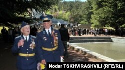 9-е мая остается в Грузии официальным праздником и выходным днем, что фактически означает солидаризацию с советско-российской версией истории