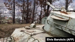 Bosna i Hercegovina se po okončanju rata obavezala riješiti viškova oružja i municije.