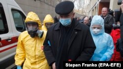 Ілюстраційне фото: навчання медиків на випадок коронавірусу, Київ, 28 лютого 2020 року