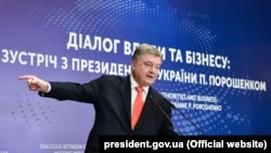 Президент України і кандидат на президентську посаду Петро Порошенко під час бізнес-форуму «Діалог влади та бізнесу». Київ, 15 квітня 2019 року