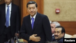 Бывший премьер-министр Казахстана и экс-министр обороны Серик Ахметов (на переднем плане).