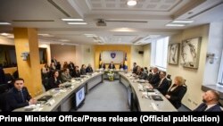 Foto nga mbledhja e parë e Qeverisë së re të Kosovës. 
