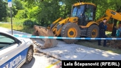 Reeshumaciju posmrtnih ostataka u Nikšiću obezbjeđivala je policija. Crna Gora, 4. jun 2025.