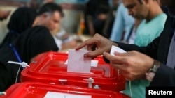 Pamje nga votimet në Teheran 