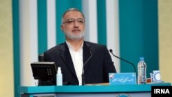 علیرضا زاکانی نامزد انتخابات ریاست‌جمهوری بود، اما به‌نفع ابراهیم رئیسی کنار کشید