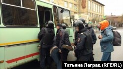 Поліція затримує мітингувальників у Красноярську, Росія, 5 травня 2018 року