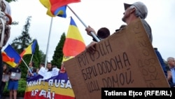 La protestul anti-Rogozin de la aeroportul Internațional Chișinău
