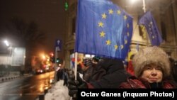 Protestatară la București în seara în care România a preluat președinția rotativă a Consiliului UE. 10 ianuarie 2019