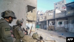 Soldați israelieni acționând în orașul Khan Younis, Gaza. Ianuarie 2024. 