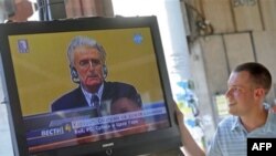 Praćenje prvog pojavljivanja Radovana Karadžića u Hagu, Beograd, juli 2008.