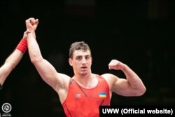 Це перша нагорода Семена Новікова у континентальній першості серед дорослих, проте він двічі ставав чемпіоном світу у своїй віковій категорії