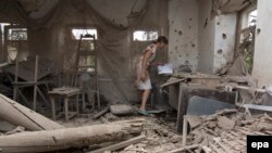 Житлові квартали селища Сартана на далекій околиці Маріуполя вже не раз зазнавали обстрілів бойовиків, фото 2015 року