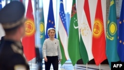 Еурокомиссия төрағасы Урсула фон дер Ляйен "Еуропа Одағы - Орталық Азия" саммиті кезінде. Самарқан, 4 сәуір, 2025 жыл.