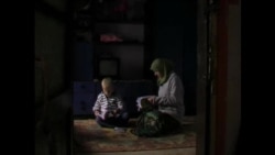 Djeca jedu, on gleda