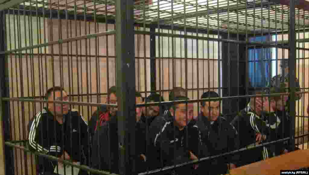 5 апреля начался суд по делу убийства видного политика Медета Садыркулова. На скамье подсудимых 10 человек. Большинство из них высокопоставленные милицейские и военные сотрудники, представители криминалитета.