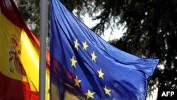 Знамето на Шпанија и на ЕУ 