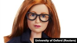Barbie lutka po uzoru na oxfordsku naučnicu Sarah Gilbert
