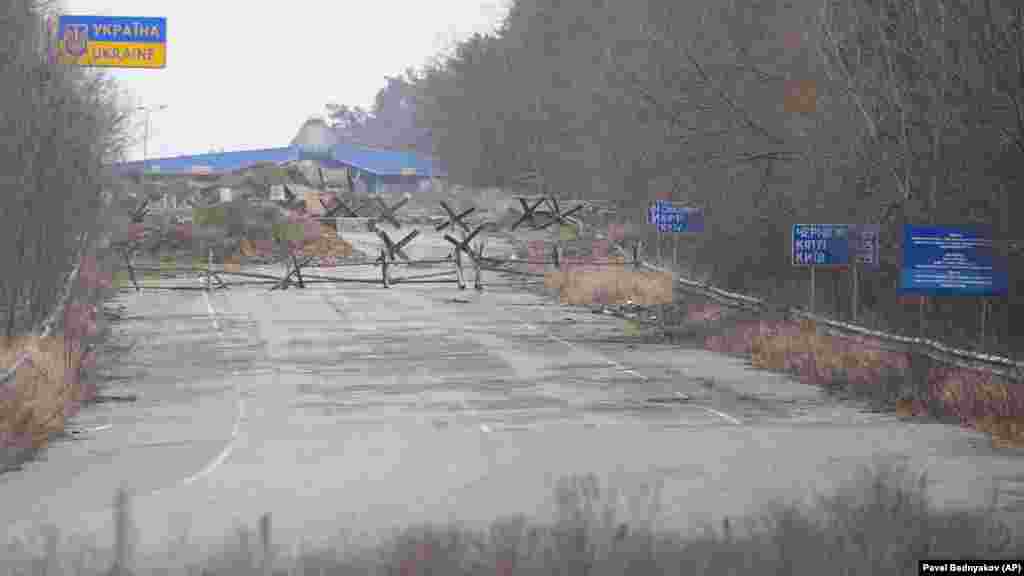 Пункт пропуска &laquo;Новые Яриловичи&raquo;, вид с белорусского пункта пропуска &laquo;Новая Гута&raquo;