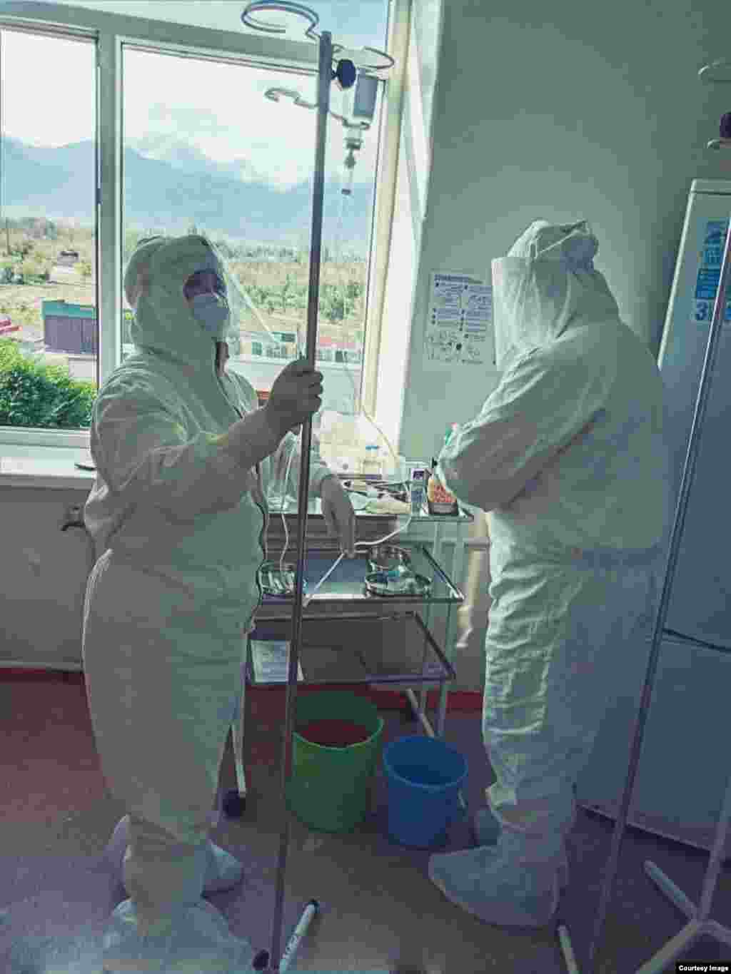 Ысык-Көлдө облустун ичинде жана тышка каттаган маршруттук кичи автобустардын иштешине он күнгө чектөө киргизилүүдө.&nbsp;