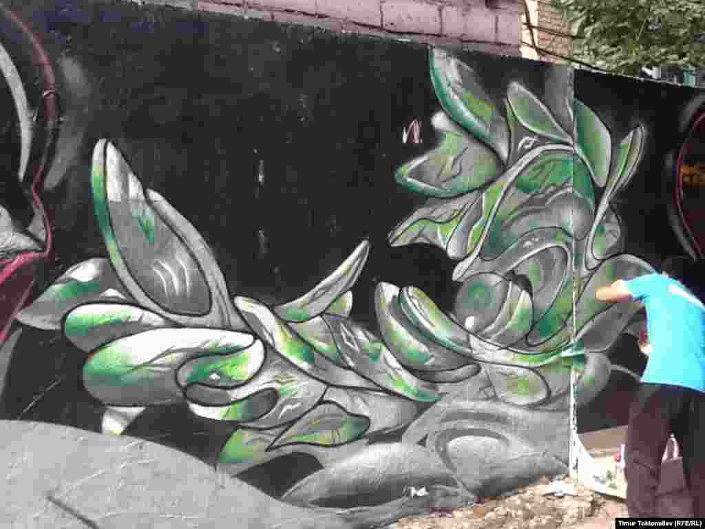 Граффитини тартып бүткөнгө&nbsp;татаалдыгына жана&nbsp;гаммасына жараша эки-үч сааттан бир-эки күнгө чейин убакыт кетет.