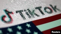 Logoul TikTok și steagul american