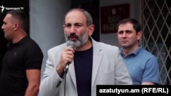 Армения - Премьер-министр Никол Пашинян в Берде во время встречи с жителями, 10 августа 2018 г․