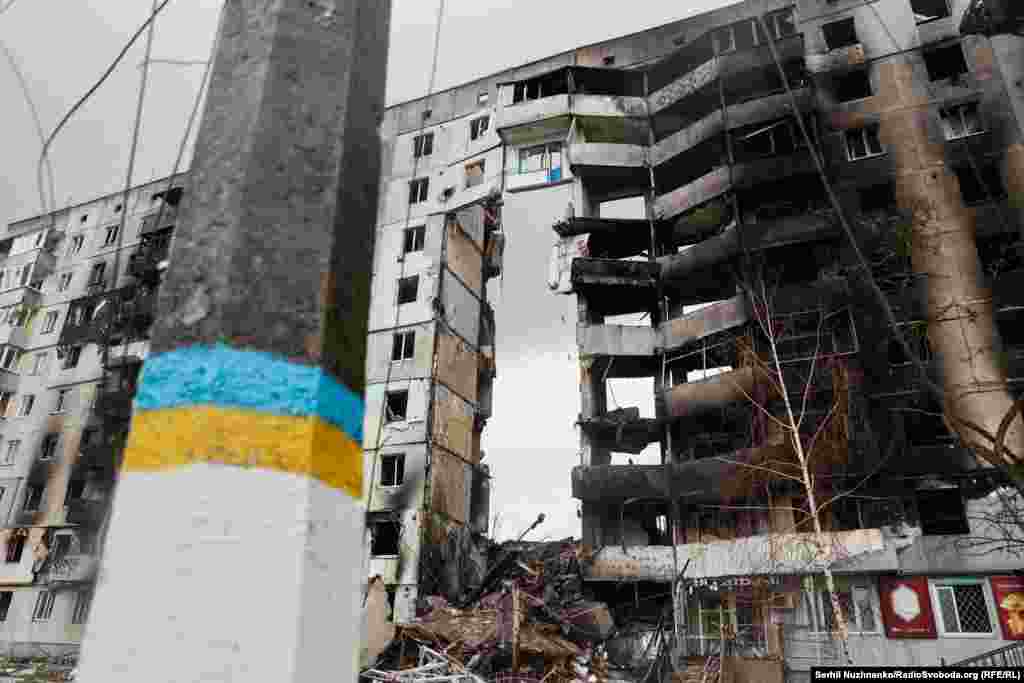 Зруйновані будинки в Бородянці, квітень 2022 року. На сьогодні й досі невідома точна кількість загиблих у Бородянці. Є люди, які зазначені в списках зниклих безвісти