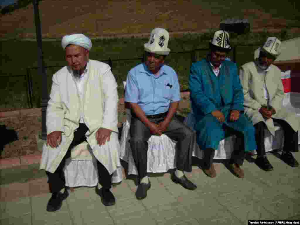 Калабада курман болгондордун арбагына багышталып куран окулду.